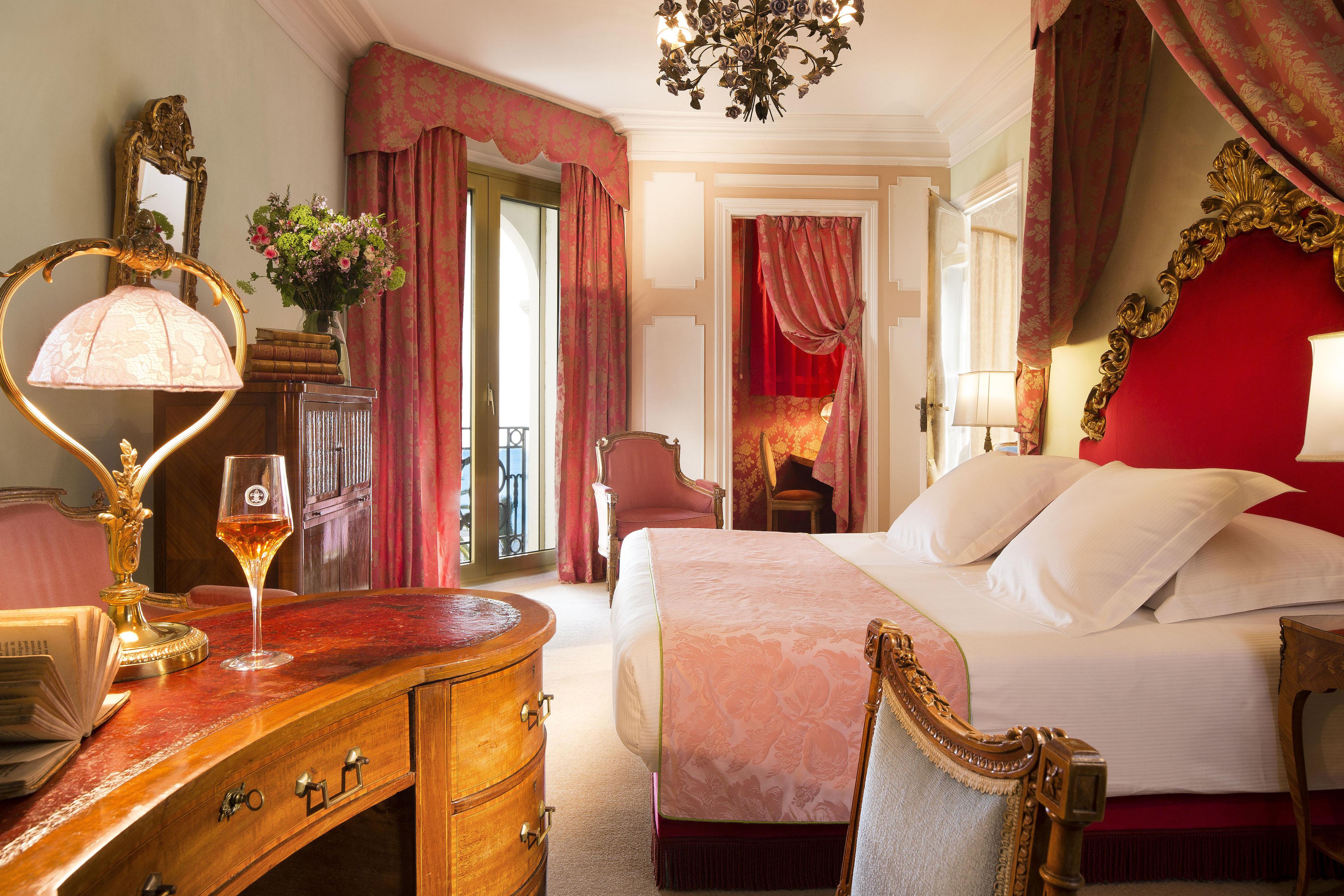 Hotel Le Negresco Nizza Esterno foto A room at the hotel