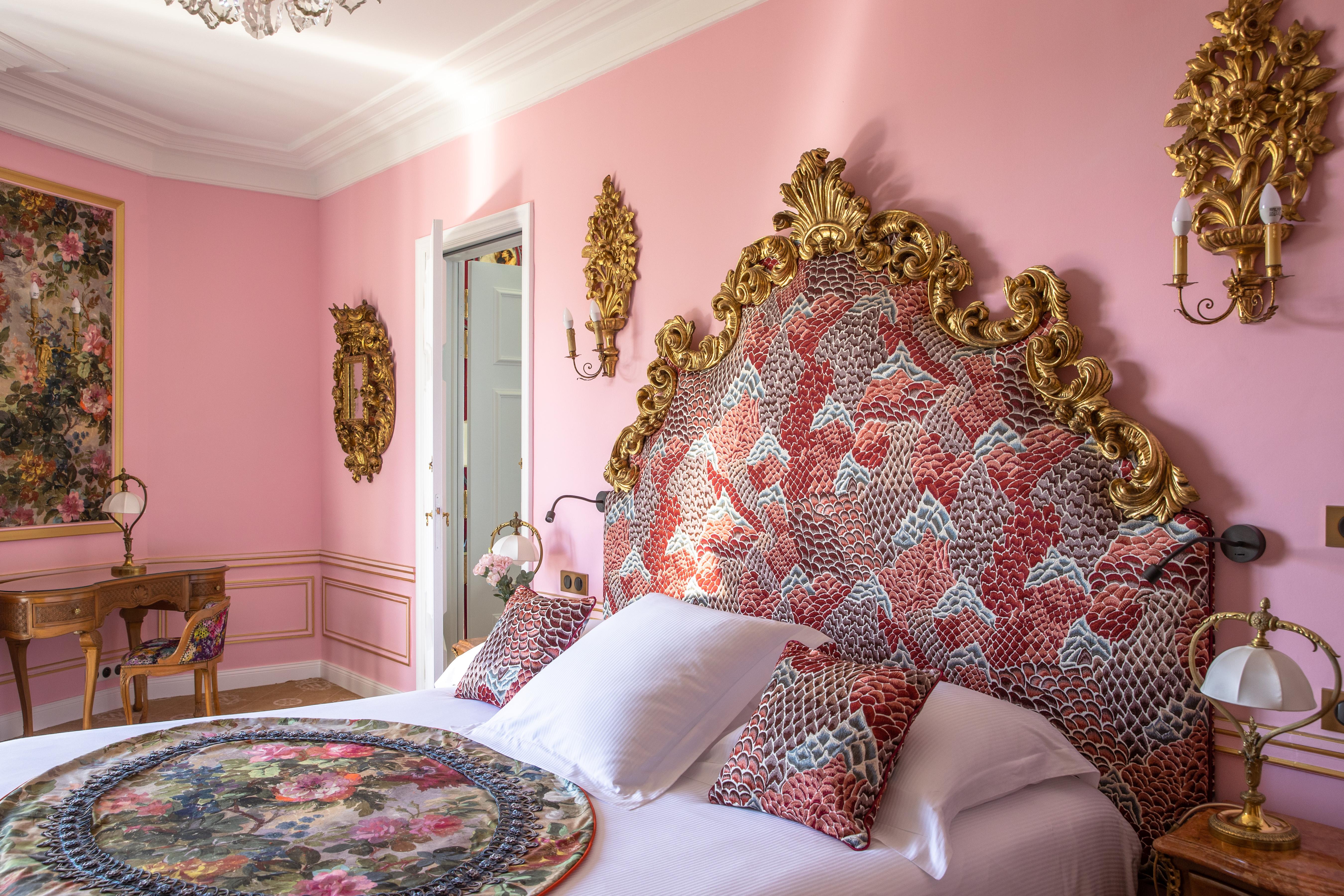 Hotel Le Negresco Nizza Esterno foto A bedroom at the Hotel de Matignon
