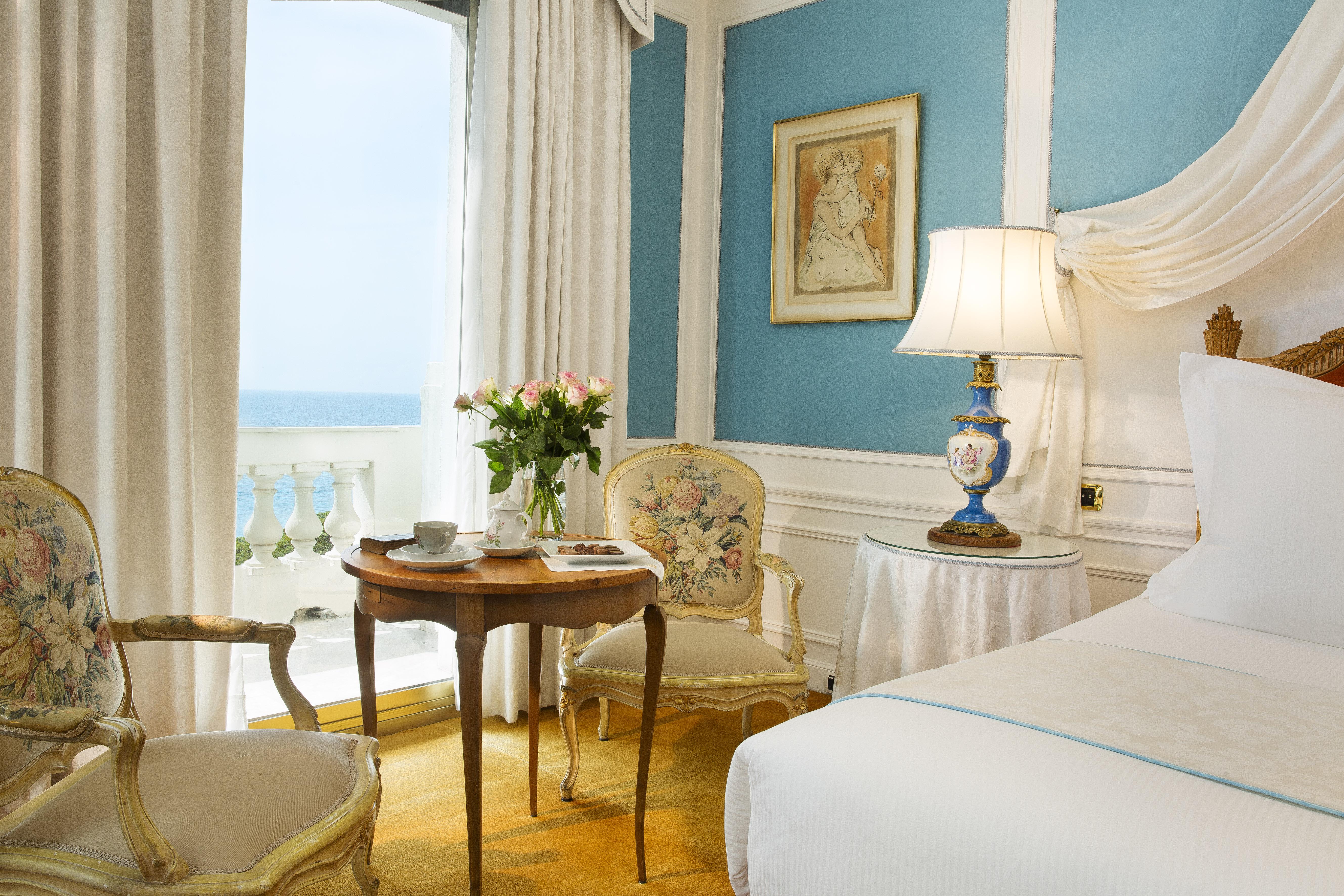 Hotel Le Negresco Nizza Esterno foto A room at the Hotel Excelsior