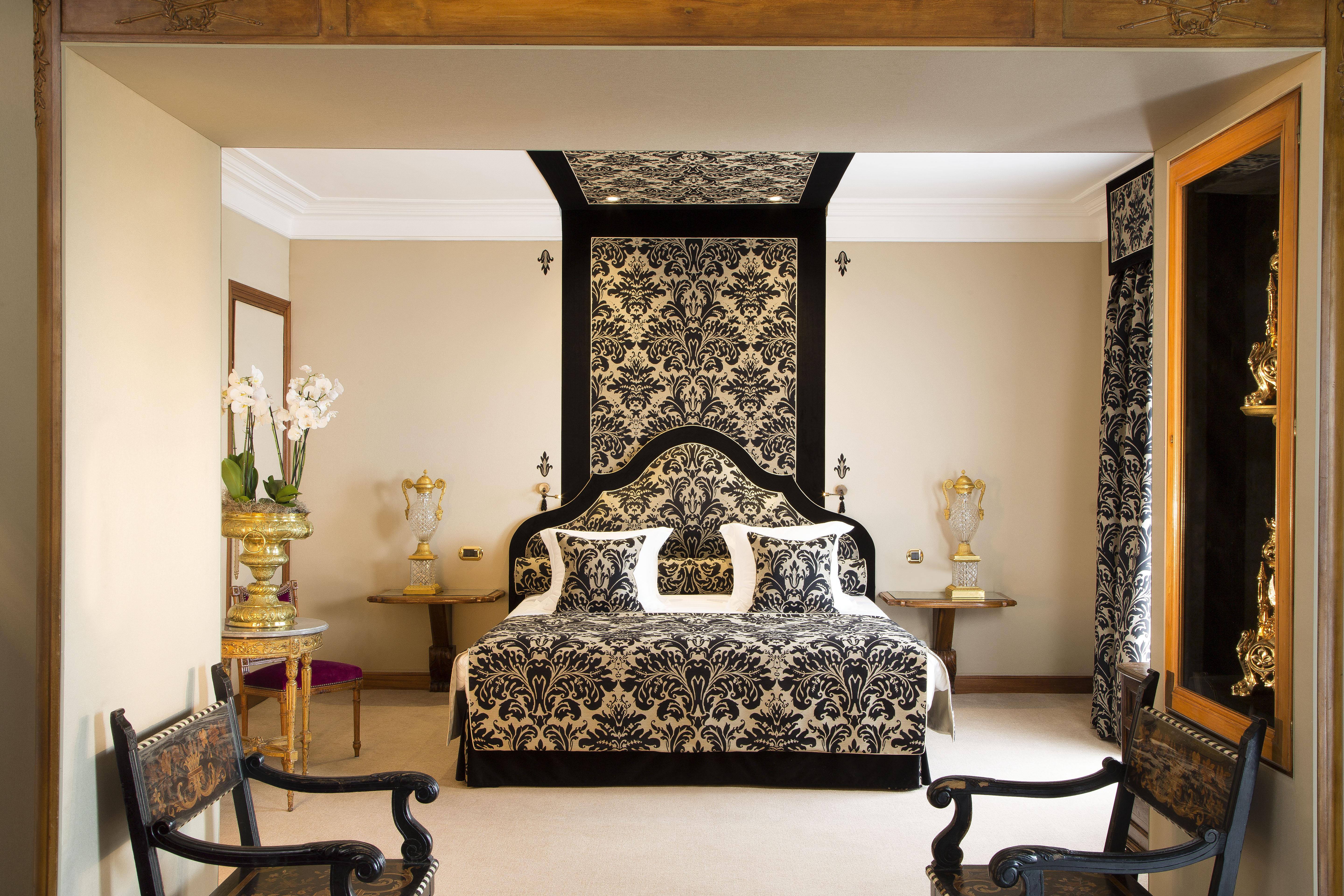 Hotel Le Negresco Nizza Esterno foto A suite at the Mandarin Oriental, Munich
