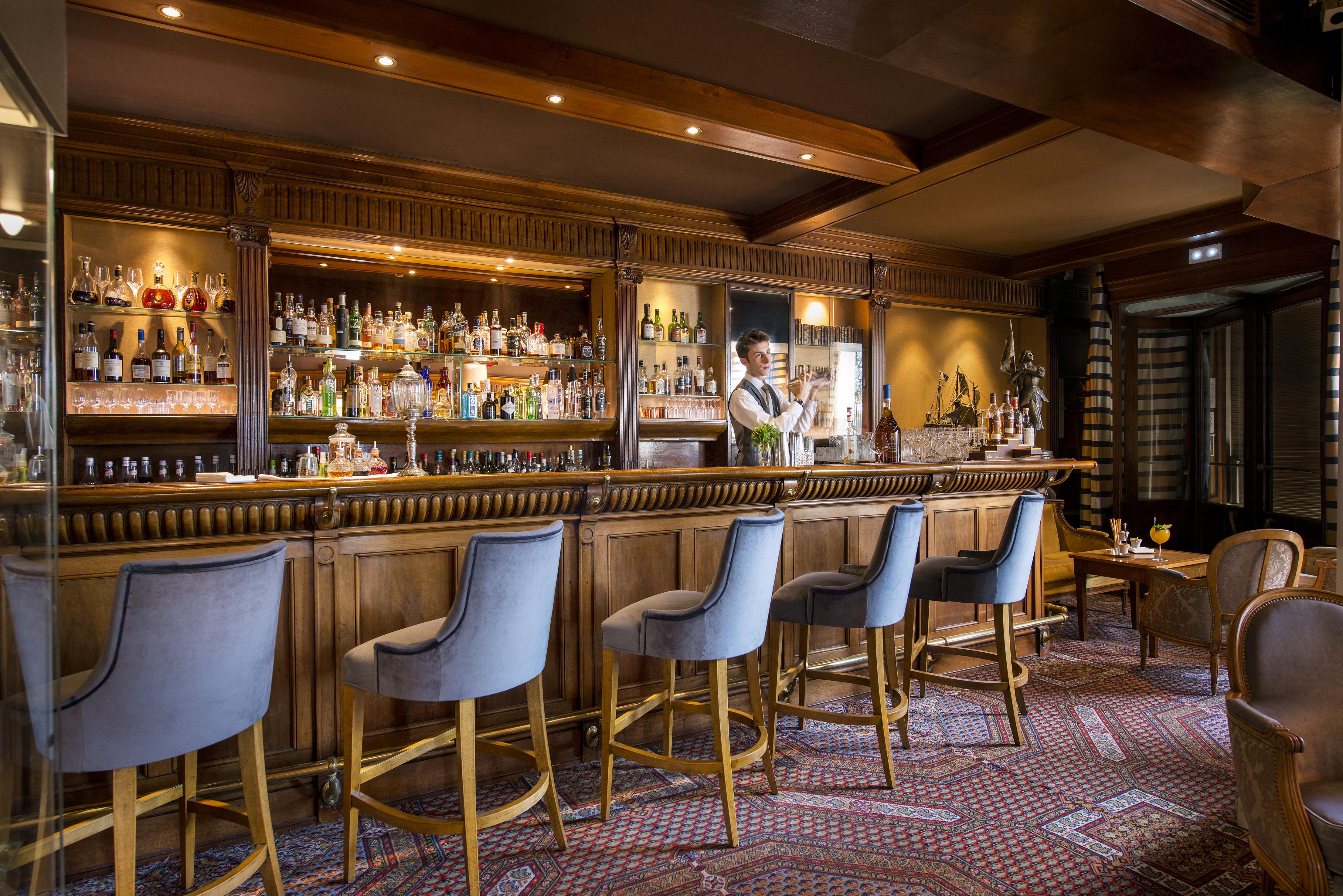 Hotel Le Negresco Nizza Esterno foto The bar at the Hotel de la Poste