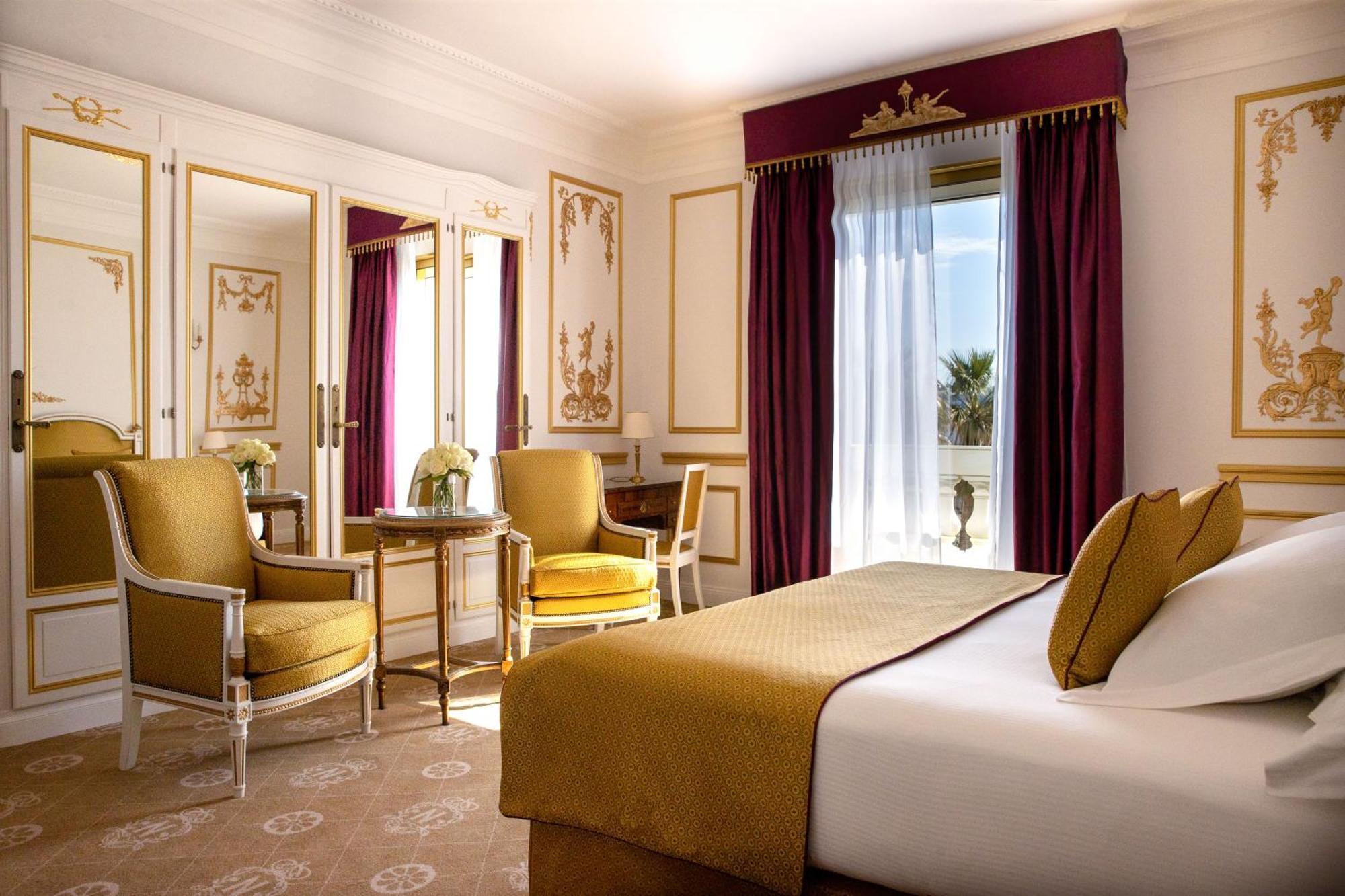 Hotel Le Negresco Nizza Esterno foto A room at the Hotel de Crillon