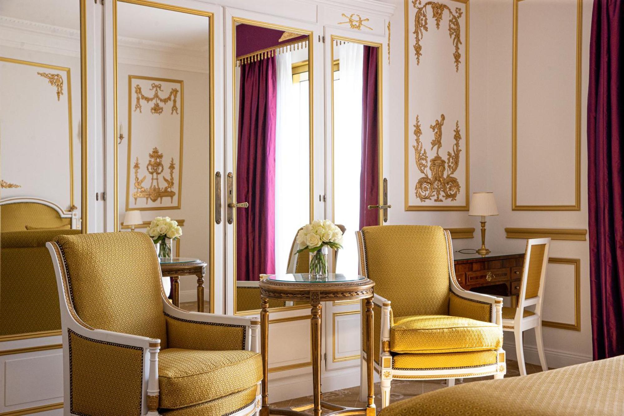 Hotel Le Negresco Nizza Camera foto A suite at the Hotel de Crillon