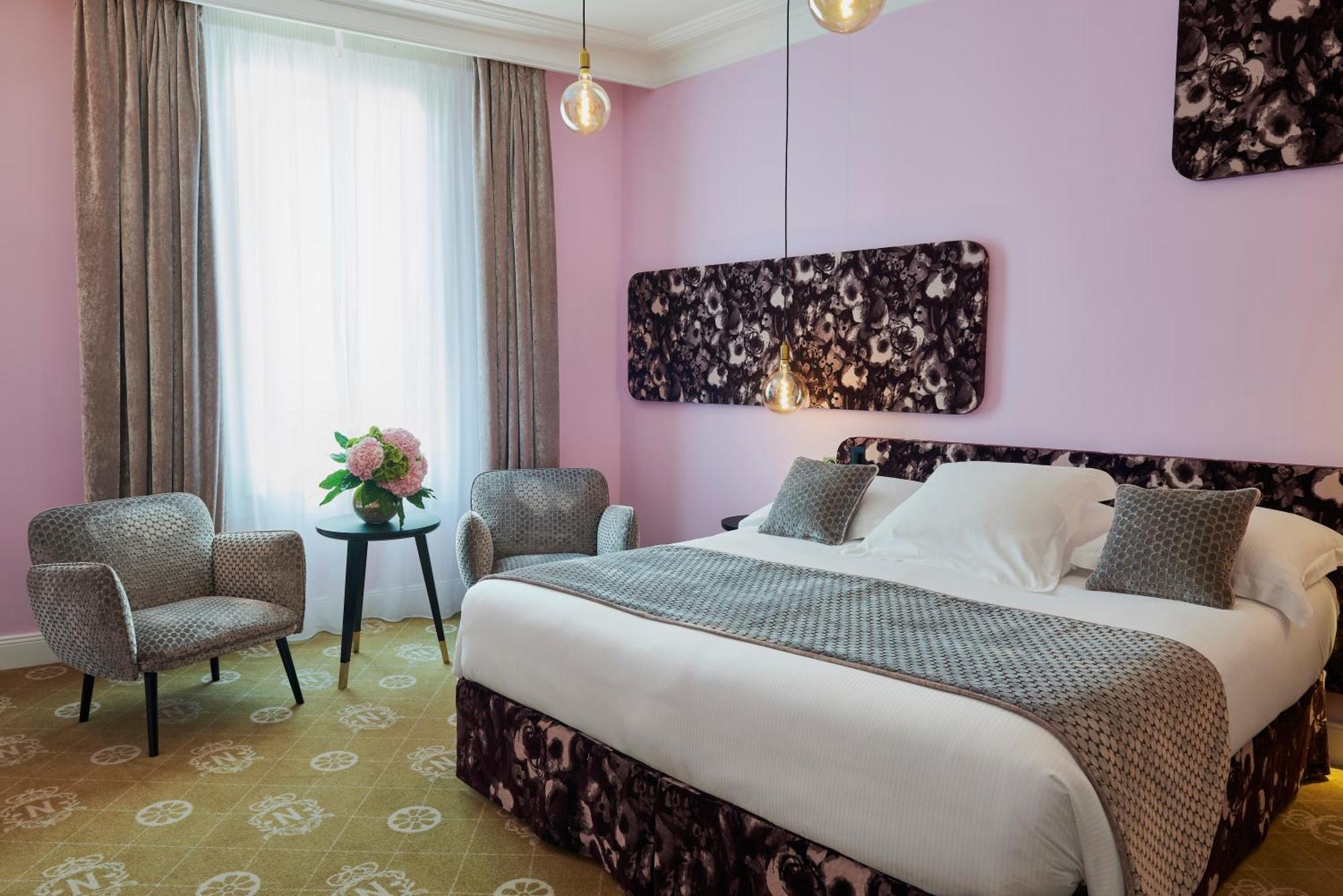 Hotel Le Negresco Nizza Esterno foto A room at the hotel